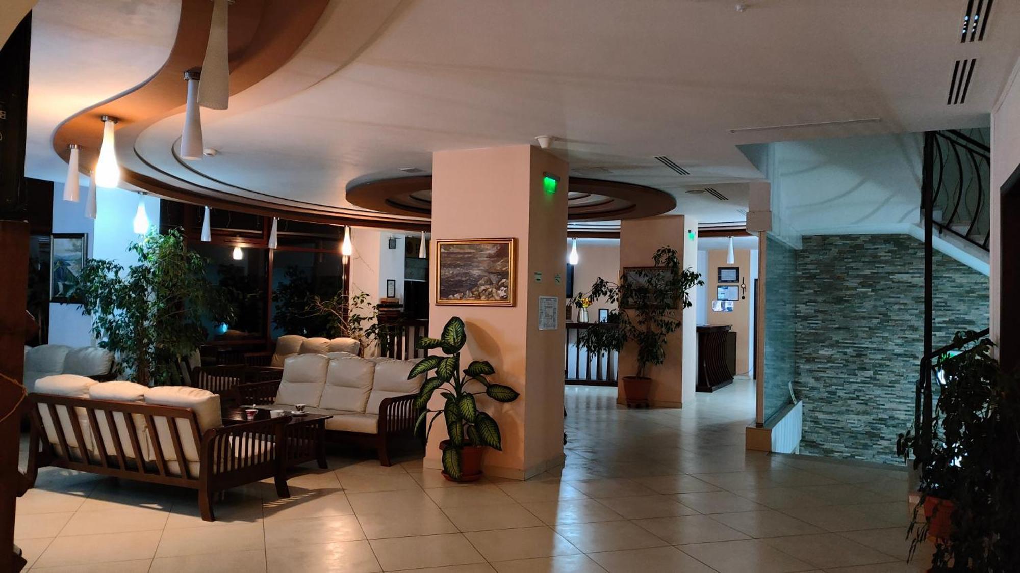 Hotel Valea Cu Pesti Căpăţîneni-Ungureni エクステリア 写真