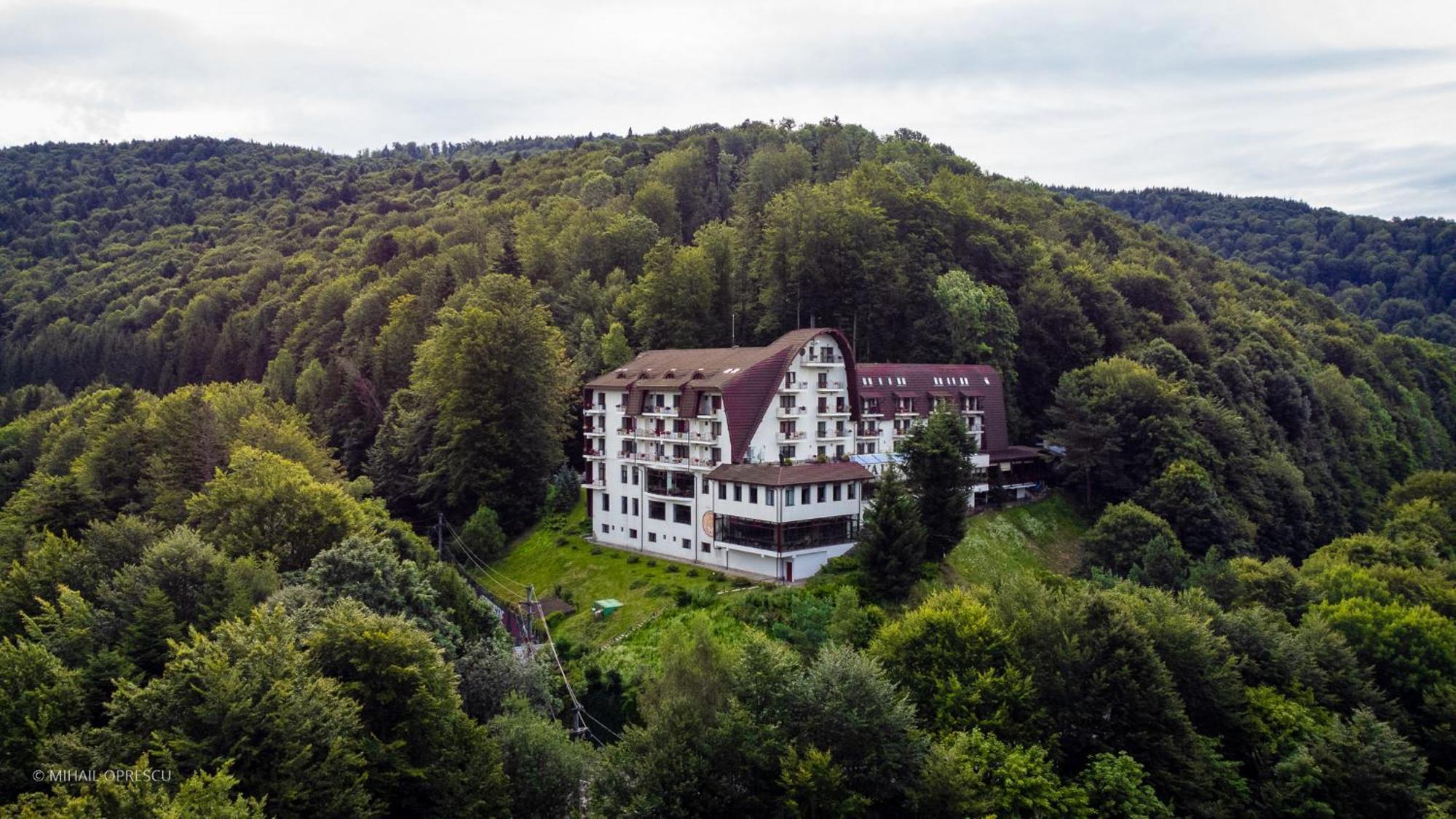 Hotel Valea Cu Pesti Căpăţîneni-Ungureni エクステリア 写真