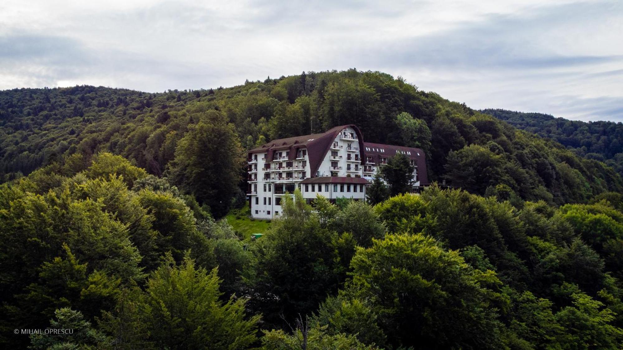 Hotel Valea Cu Pesti Căpăţîneni-Ungureni エクステリア 写真