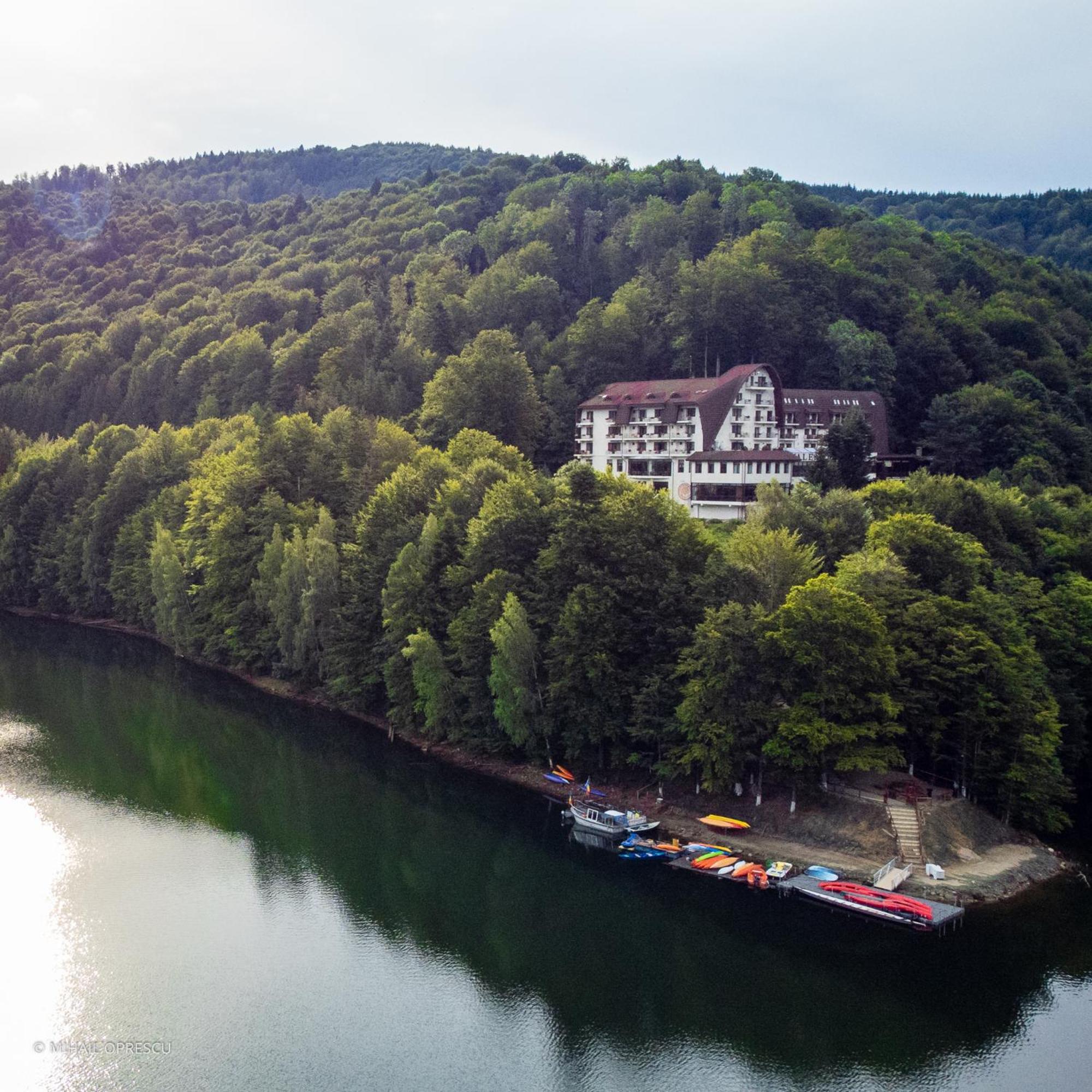 Hotel Valea Cu Pesti Căpăţîneni-Ungureni エクステリア 写真