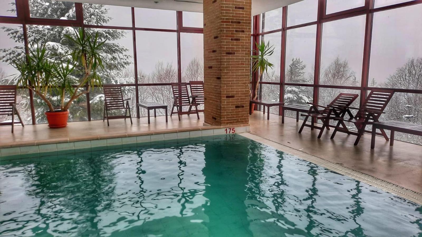 Hotel Valea Cu Pesti Căpăţîneni-Ungureni エクステリア 写真