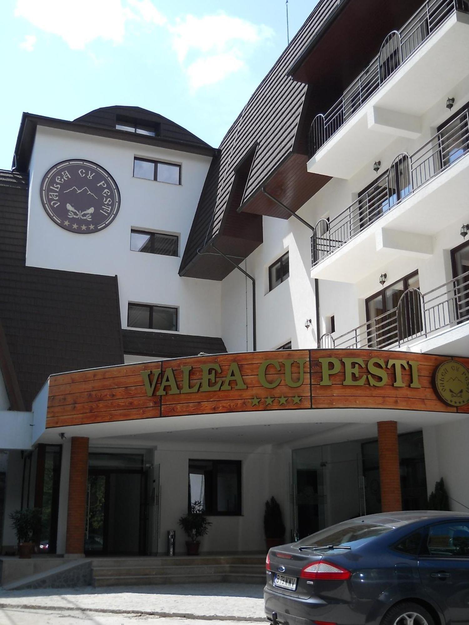 Hotel Valea Cu Pesti Căpăţîneni-Ungureni エクステリア 写真