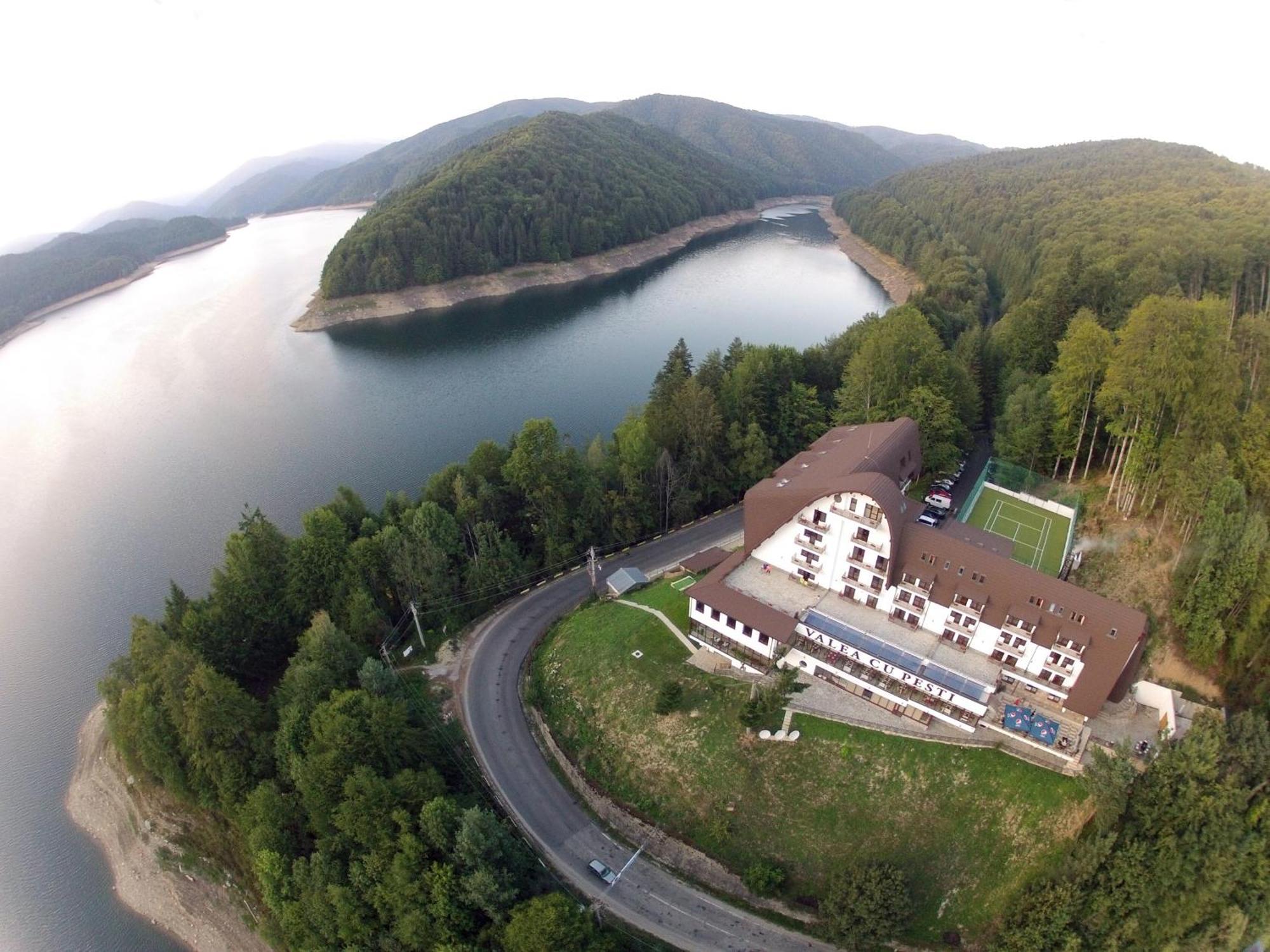 Hotel Valea Cu Pesti Căpăţîneni-Ungureni エクステリア 写真